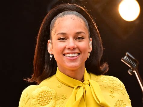 alicia keys sexy|Alicia Keys Shows Off Her Curves in Bikini from Her Athleta